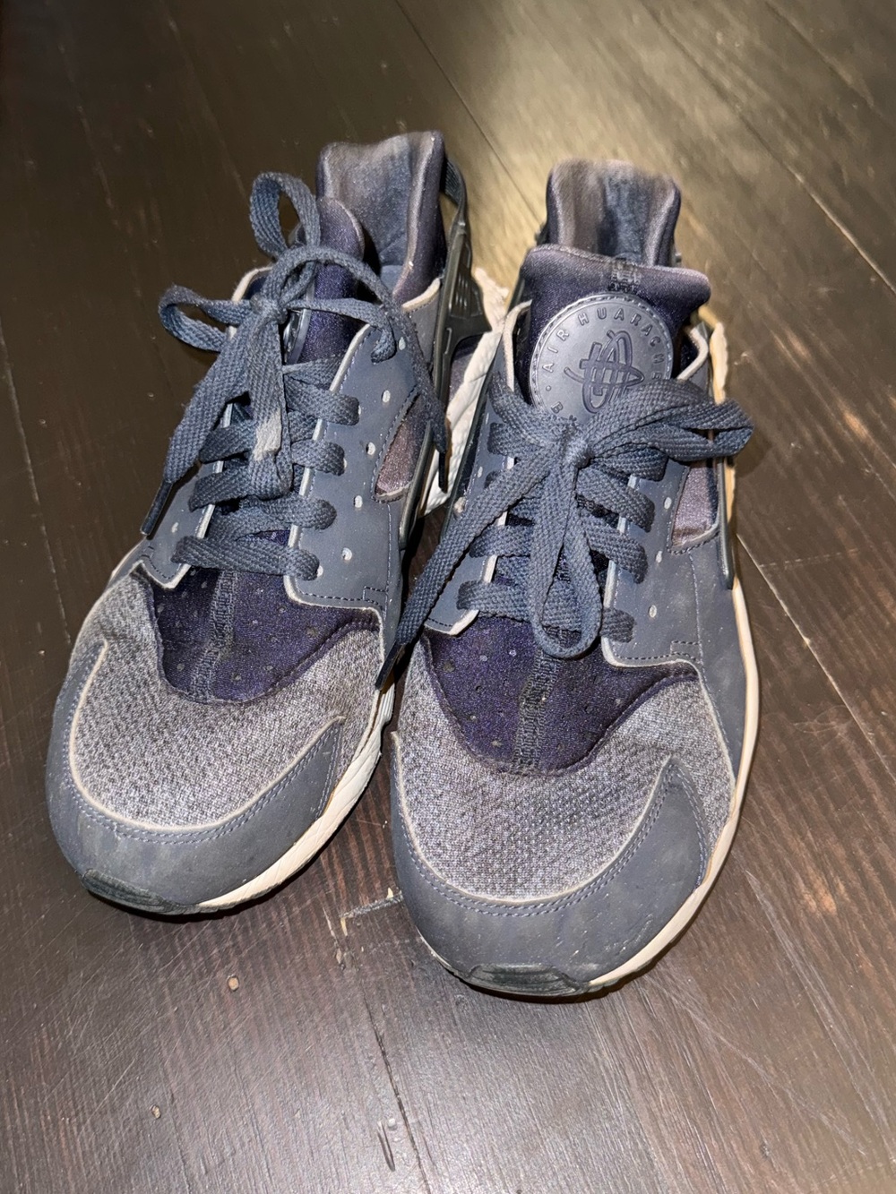 Women’s black & gray Nike Air Huarache - size 9